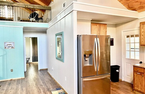 Newnata Cabin | Creekside accommodations near Mt. View - Pet Friendly and a kids paradise