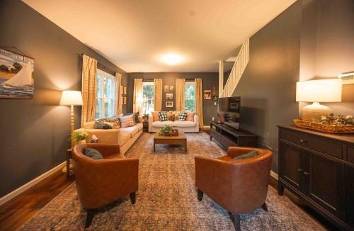 Carlton House | Creekside Cottage at Saegertown