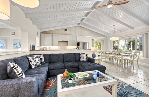 Siesta Key House | 🌴 Crescent Cottage | Private Pool, Pet Friendly, Walk to Crescent Beach