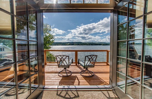 Bradford House | Croft Cove: laid back home on Lamoka Lake with private lakefront