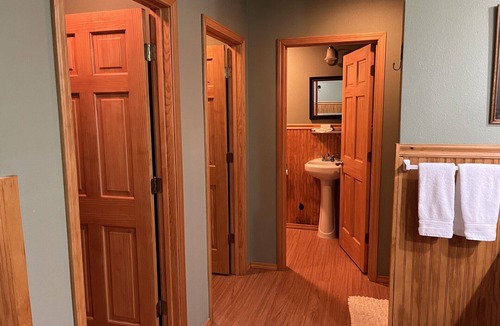 Cohoe Cabin | Crooked Creek Retreat- Large 5 bed suite, full kitchen + Fishing Gear Included!