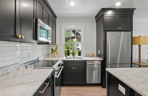 Cape Porpoise Apartment | "Crow's Nest", Luxurious One-Bedroom in Historic Cape Porpoise