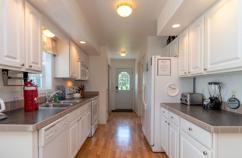 Town of Jerusalem Cottage | Crystal Waters - Enjoy Beautiful Sunrises on Keuka Lake!