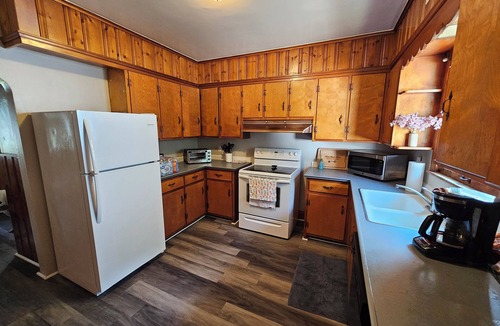Austintown House | Cute 3 bd Pet Friendly house in Austintown Youngstown