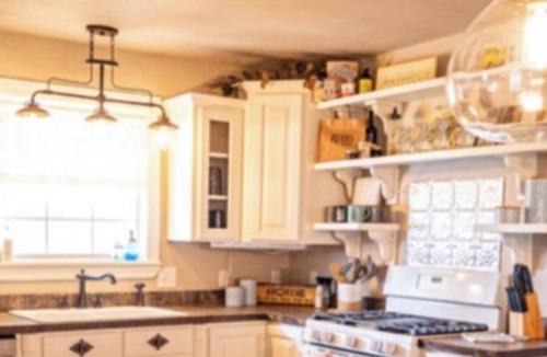 Atoka Cottage | Cute and cozy cottage in Atoka, home of Reba’s Place.