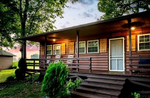 Cleora Cabin | Cute Cabin Great for Family Getaways in Afton, Oklahoma