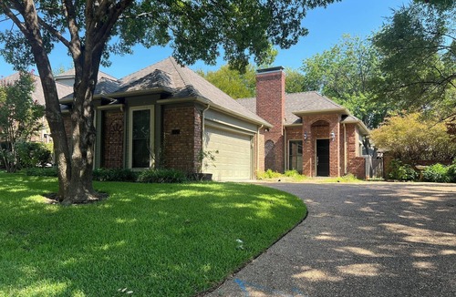 Garland House | Cute & cozy 2bd, 2bth home, heated spa, very near Central Expy and Bush Trnpk