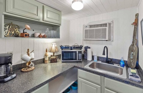 Oil City Apartment | Cypress Chalet- Caddo Lake Cabin with Kayaks