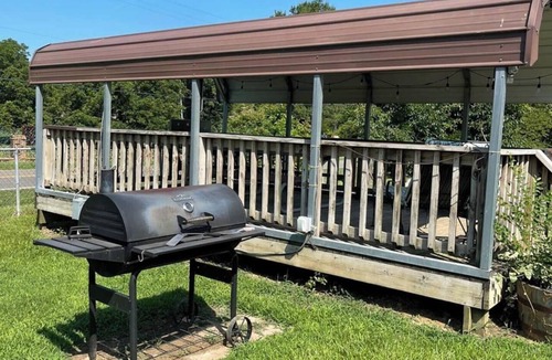 Oil City Apartment | Cypress Chalet- Caddo Lake Cabin with Kayaks