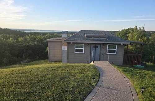 Cedar Hill Cabin | Dallas Cabin spectacular views-EPIC, Six Flag, Globe Life MAJOR INTERNATIONAL SPORTING EVENT AT&T Stadium DFW