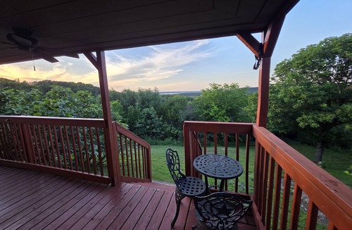 Cedar Hill Cabin | Dallas Cabin spectacular views-EPIC, Six Flag, Globe Life MAJOR INTERNATIONAL SPORTING EVENT AT&T Stadium DFW