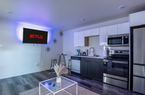 Old East Dallas Apartment | Dallas Vibes Stylish 1BR Free Parking Central