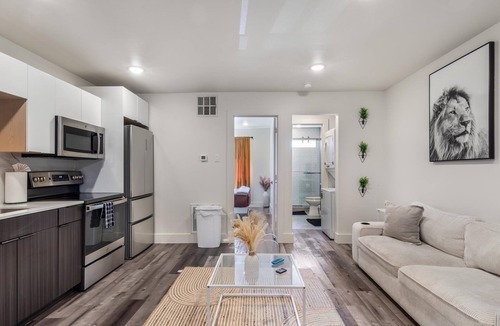 Old East Dallas Apartment | Dallas Vibes Stylish 1BR Free Parking Central