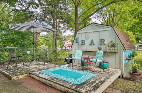 North East House | Darling Cottage ~ 1 Mi to Lake Erie Beach!