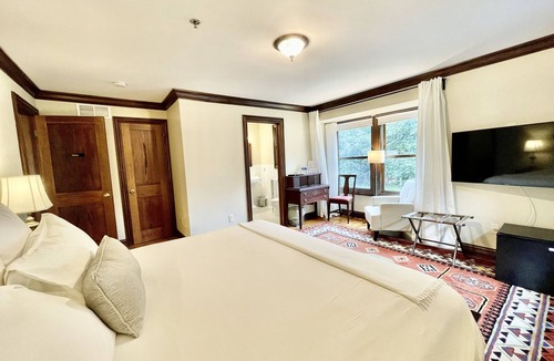 Rochester House | Dartmouth House Inn