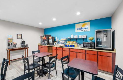 Brunswick Hotel | Days Inn by Wyndham Brunswick Bath Area