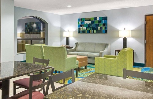 Garland Hotel | Days Inn by Wyndham Dallas Garland West