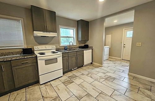 Dayton House | Dayton Dorm Style House 1-43- walk to University of Dayton