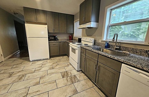Dayton House | Dayton Dorm Style House 1-43- walk to University of Dayton
