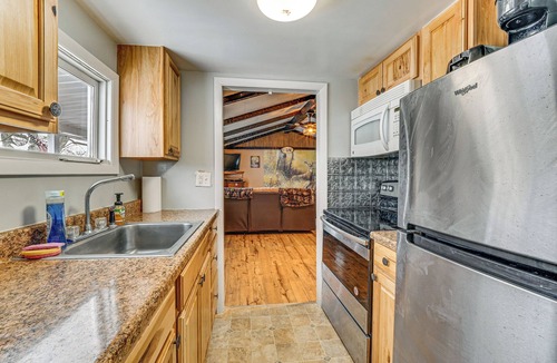 Dresden Cabin | Deck & Fire Pit! Muskingum Fishing Cabin