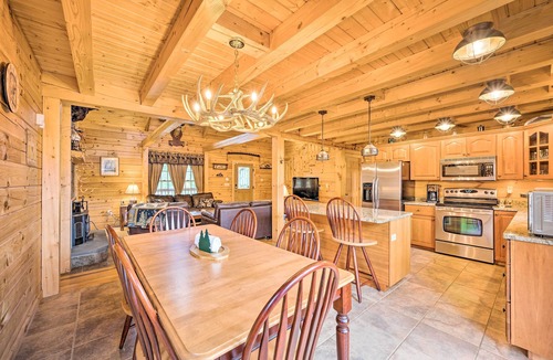 Carroll Cabin | Deck, Grill & Views! Carroll Log Cabin Near Hiking