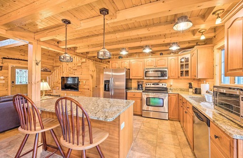 Carroll Cabin | Deck, Grill & Views! Carroll Log Cabin Near Hiking