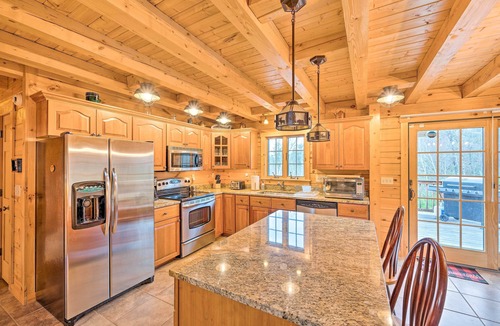 Carroll Cabin | Deck, Grill & Views! Carroll Log Cabin Near Hiking
