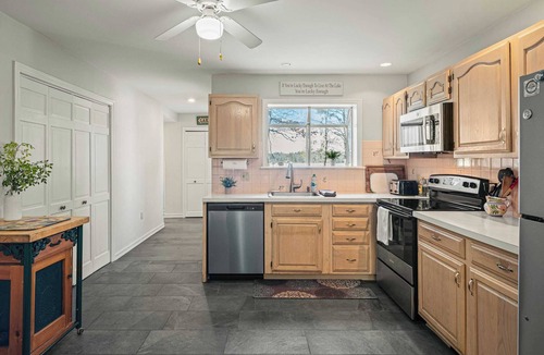 Tafton Cottage | Deck w/Lake Views, Fireplace, Shuffleboard, and Office Lakeside Retreat
