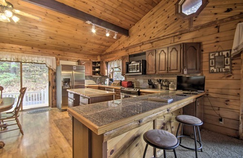 James Creek Cottage | Deck w/Private Hot Tub: James Creek Cabin