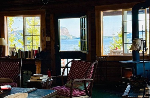 Northeast Somerset House | Deer Lodge-Waterfront lodge & cabins on Moosehead