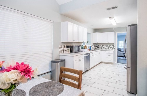 Northeast Carrollton House | Deevine Homes - Private Bedroom with Shared Bathroom (2)