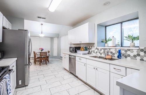 Northeast Carrollton House | Deevine Homes - Private Bedrooms with Shared Bathroom