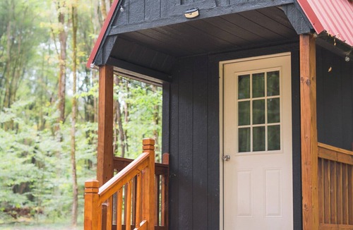 Durhamville Cabin | Delightful 1 Bedroom Glamping cabin in Camden awaits you - Shared Bathroom cabin