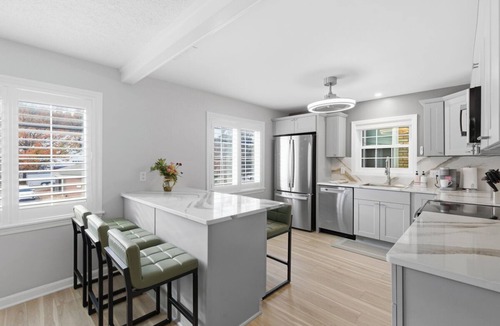 Monaca Apartment | Delightful 2-bedroom loft in charming Monaca