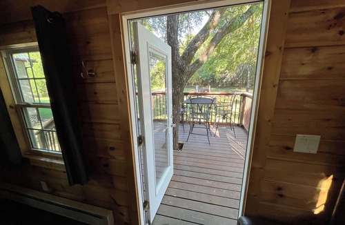 Sallisaw Cabin | Deluxe Cabin Lodge DK3