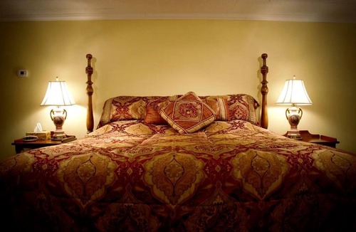 Russell House | Deluxe Suite Rental for a Secluded Getaway in Warren County, Pennsylvania