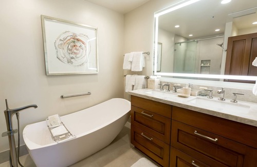 Deer Valley Hotel | Deluxe Two Queen Room Hotel Room by RedAwning