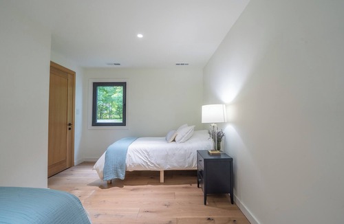 Monmouth House | Designer 5-bedroom farmhouse with private lake access in Monmouth Maine.