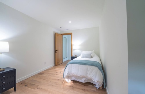 Monmouth House | Designer 5-bedroom farmhouse with private lake access in Monmouth Maine.