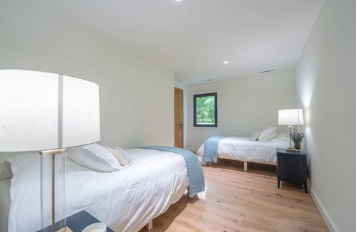 Monmouth House | Designer 5-bedroom farmhouse with private lake access in Monmouth Maine.