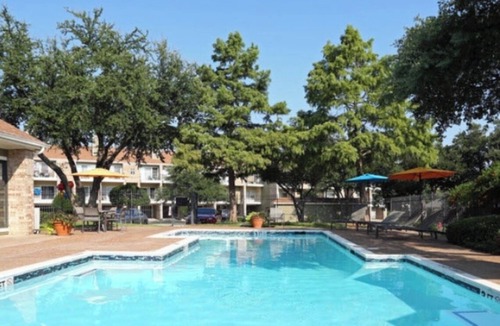 Bedford House | DFW Townhome w/Garage access 15 min from airport