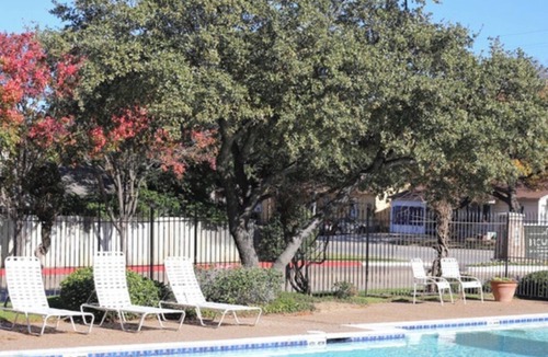 Bedford House | DFW Townhome w/Garage access 15 min from airport