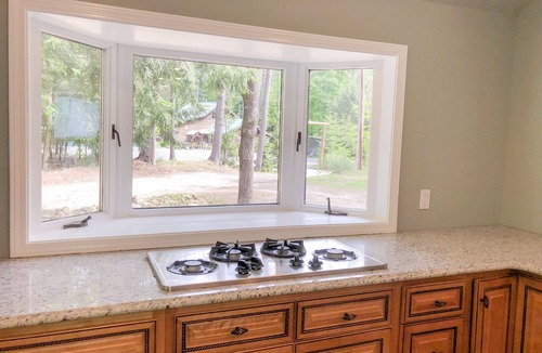 Hadley House | Direct lakefront on quiet dead end road!