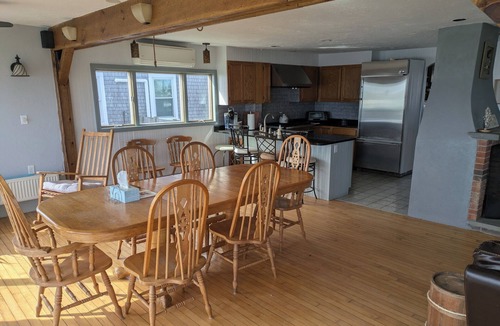 Ocean Bluff-Brant Rock House | Direct Oceanfront - Spacious 4-bedroom house in peaceful Marshfield with AC