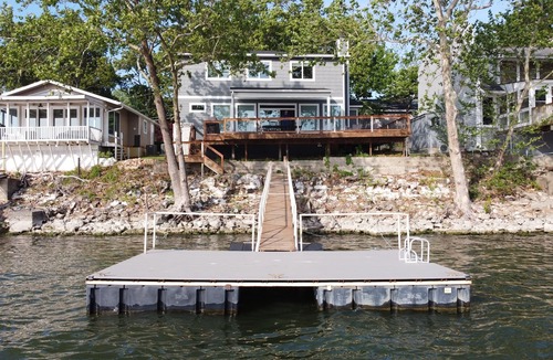 Vinita House | Discover the Ultimate Lakefront Oasis, Grand Point Escape, Dock, Sleeps 14