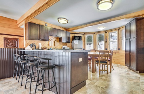 Dryden House | Dock & Views! Lakeside Family Escape in Wilton