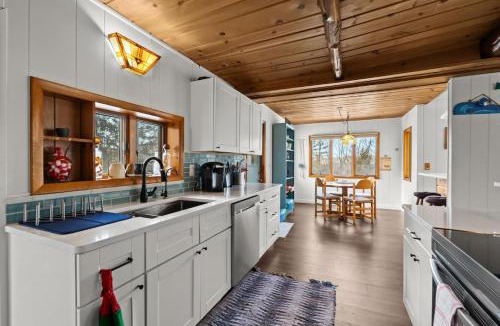 Hamburg Township House | Dockside Daydream, 25 mins to Michigan Wolverines