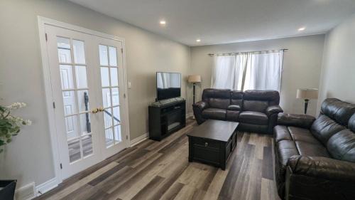 St. Catharines House | Doctors Lounge - An Executive Home in Niagara