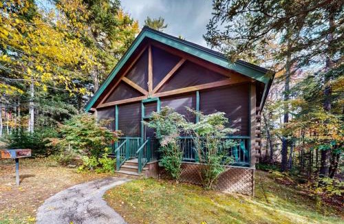 Northport House | Dog-friendly cabin retreat with full kitchen, private deck, firepit & hiking