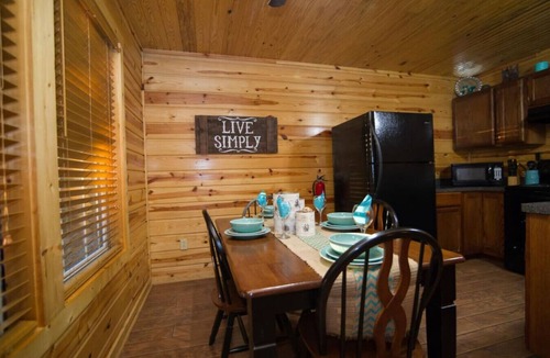 Hochatown Cabin | Dog-Friendly Cabin w/Hot Tub in Heart of Hochatown